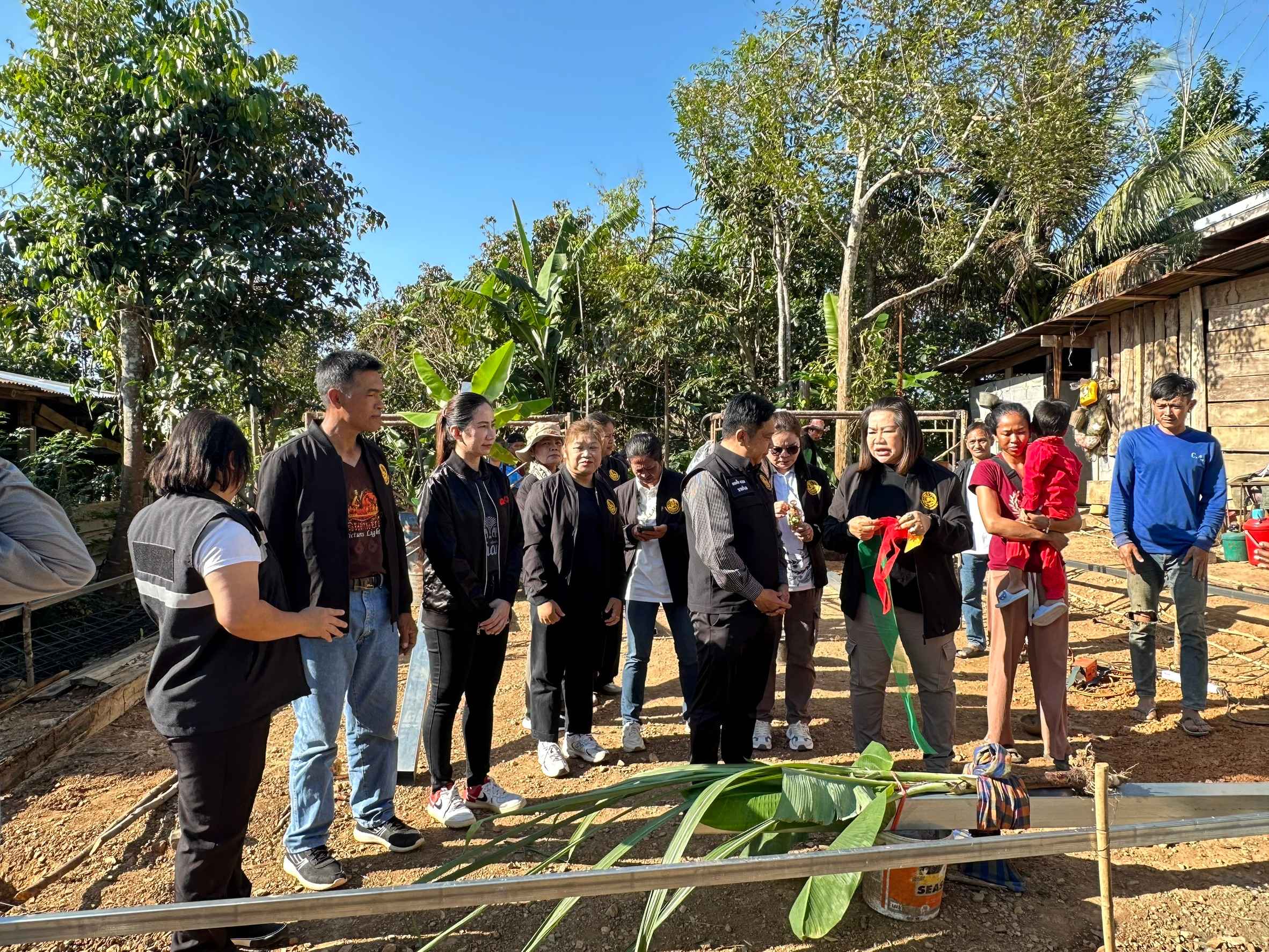 ✨ พช.วังน้ำเขียวร่วม ยกเสาเอกสร้างบ้าน ภายใต้โครงการช่วยเหลือครัวเรือนยากจน กองทุนย่าโม อำเภอวังน้ำเขียว ตำบลวังน้ำเขียว 