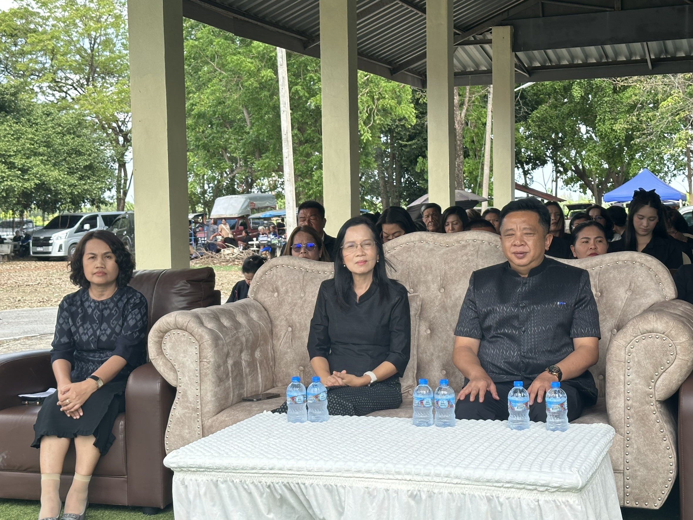 สพจ.จังหวัดนครราชสีมา ร่วมพิธีฌาปนกิจ มารดาพัฒนาการอำเภอวังน้ำเขียว 🕊️ เพื่อเป็นการให้กำลังใจซึ่งกันและกันของครอบครัวพัฒนาชุมชนจังหวัดนครราชสีมา 