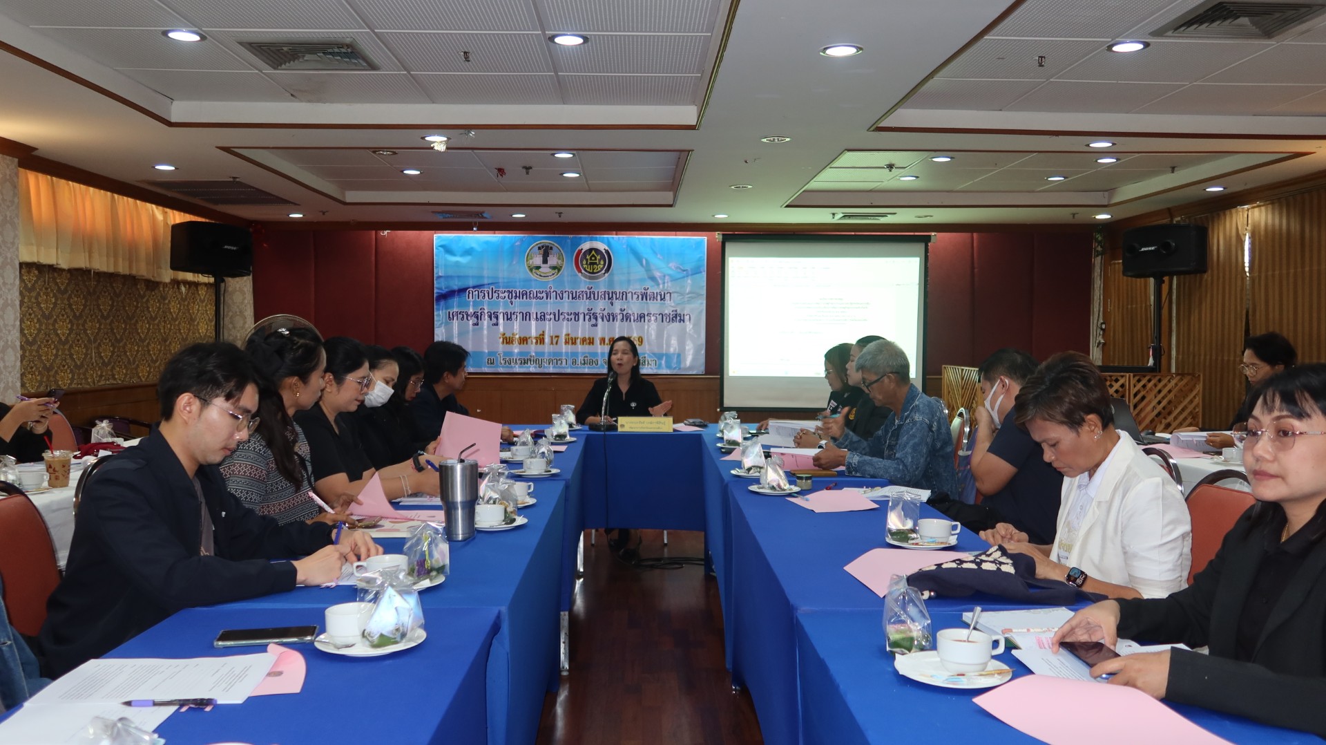 📊✨ พช.วังน้ำเขียว เข้าร่วมประชุมขับเคลื่อนวาระการพัฒนาจังหวัดนครราชสีมา 1+11 AGENDA KORAT บูรณาการ 5 ภาคส่วน สานพลังยกระดับเศรษฐกิจฐานรากสู่ความยั่งยืน 🚀🌱