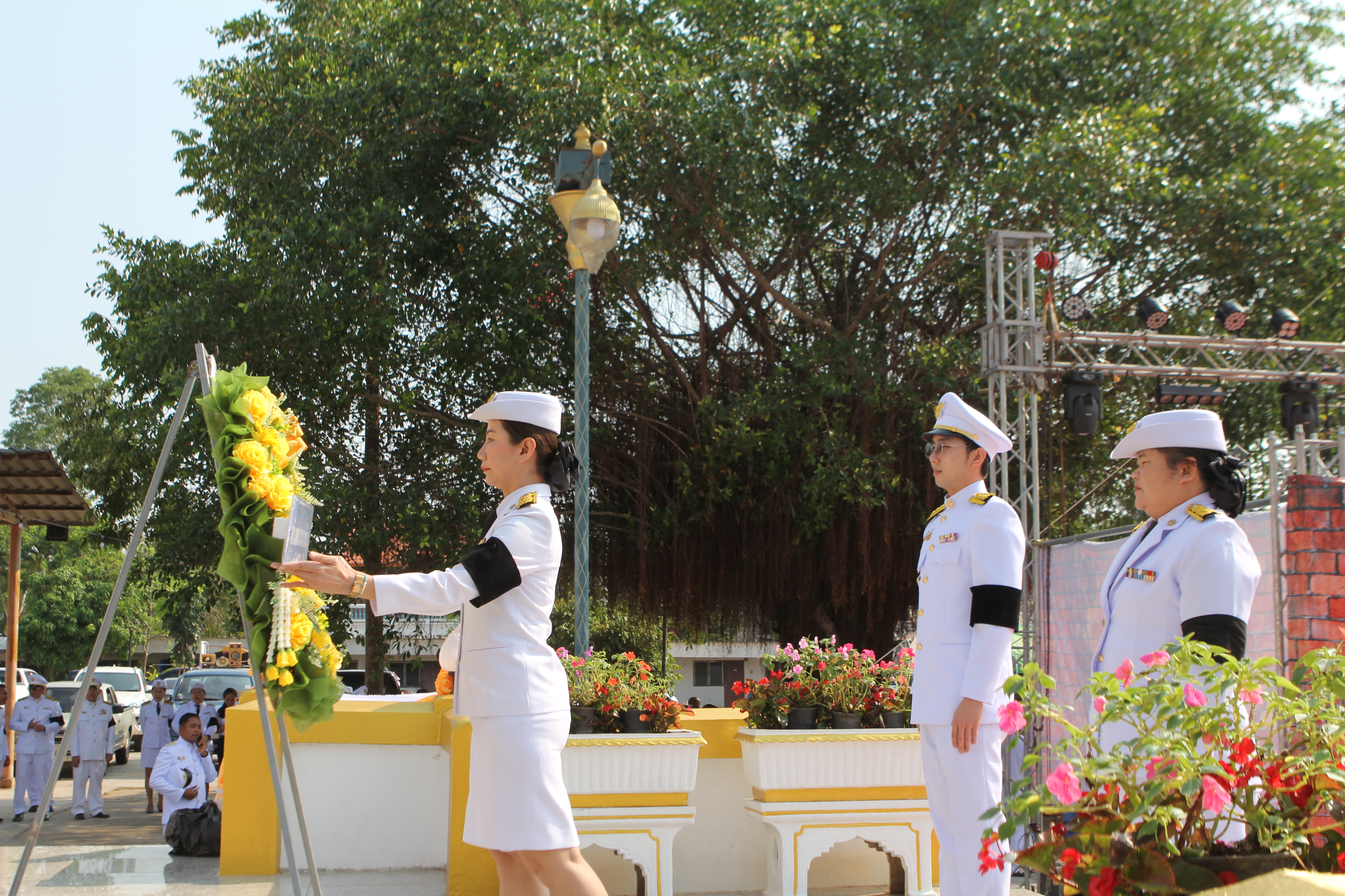 🌲✨ พช.วังน้ำเขียว ร่วมพิธีสักการะ บวงสรวง วางพวงมาลา และรำบวงสรวงย่าโม องค์ประจำอำเภอ สืบสานศรัทธา เทิดทูนวีรสตรีของชาวโคราช 💛