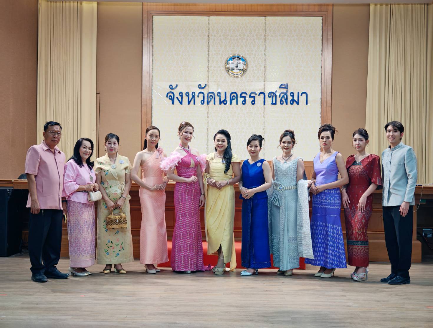 ✨ พช.วังน้ำเขียว นำทีมเครือข่าย ร่วมเดินแบบผ้าไทยการกุศล สืบสานอัตลักษณ์ภูษาศิลป์เมืองโคราช 💛